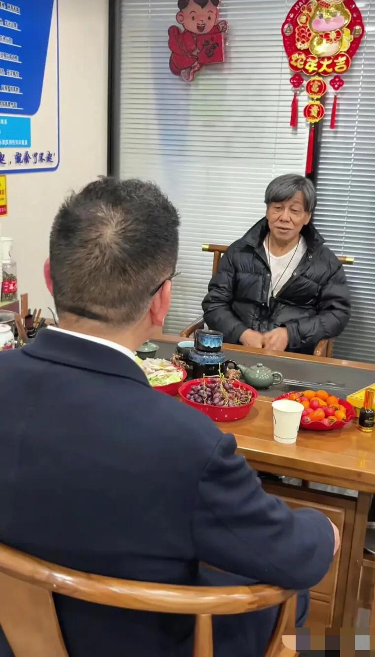 梁小龙去世头七，徒弟轮流守夜，治丧名单曝光：陈光标出现太意外