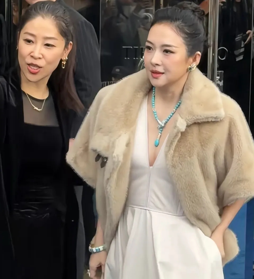 章子怡生图发福！传为新戏增肥20斤，用阴影粉救场，骨相优势没了