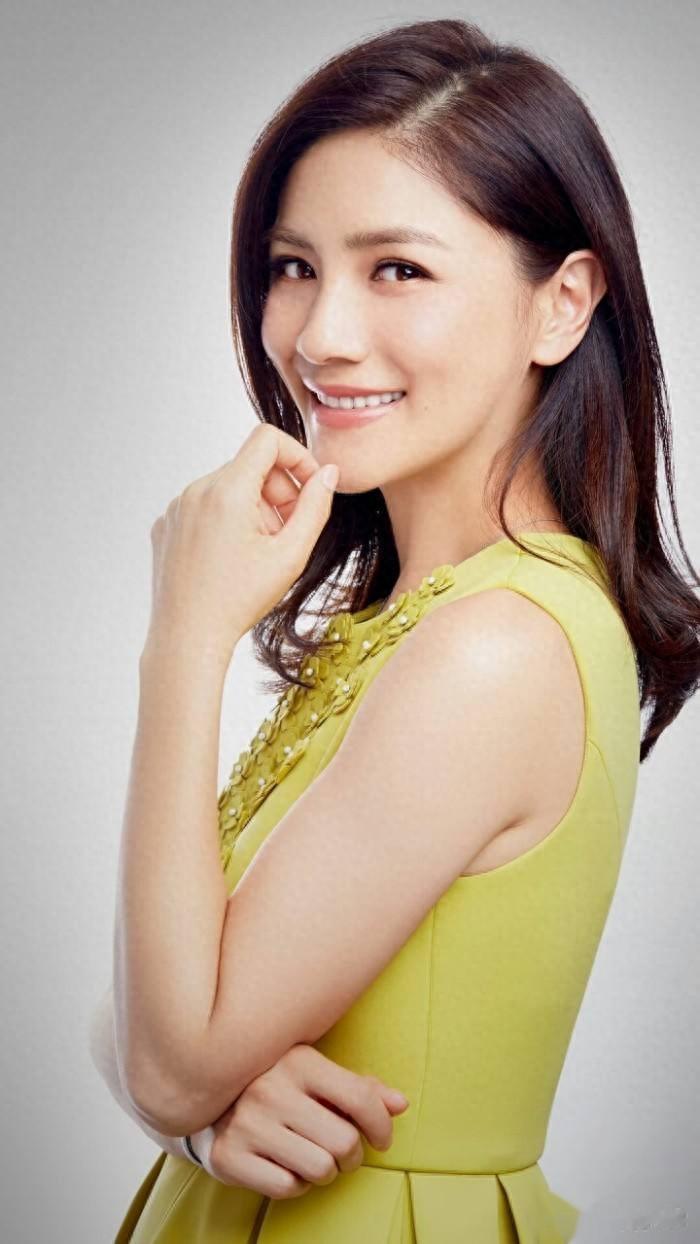 美女胡可：从容游走于舞台与生活，温柔且有力量！