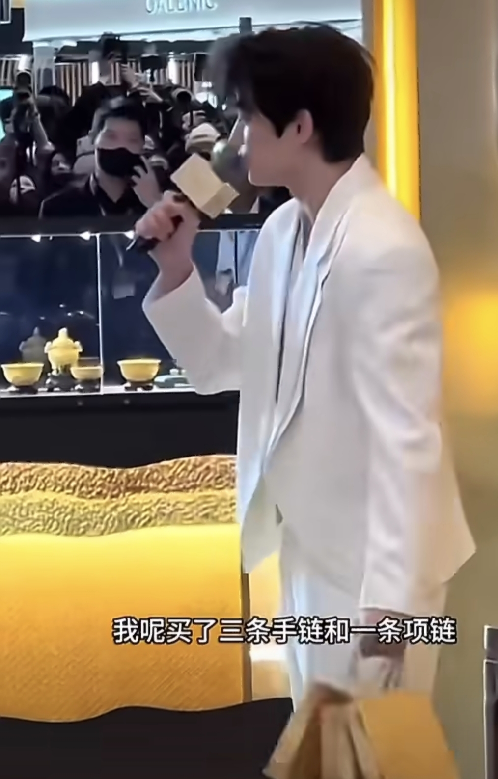 丁禹兮把水晶手串拆了送粉丝！这波散装宠爱直接杀疯了