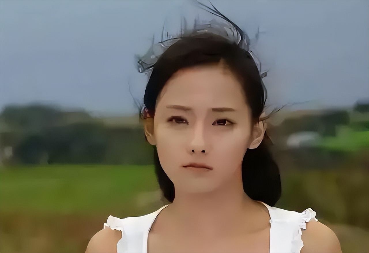 张嘉倪：36岁被抛弃，失去2个孩子的抚养权，如今男方后悔