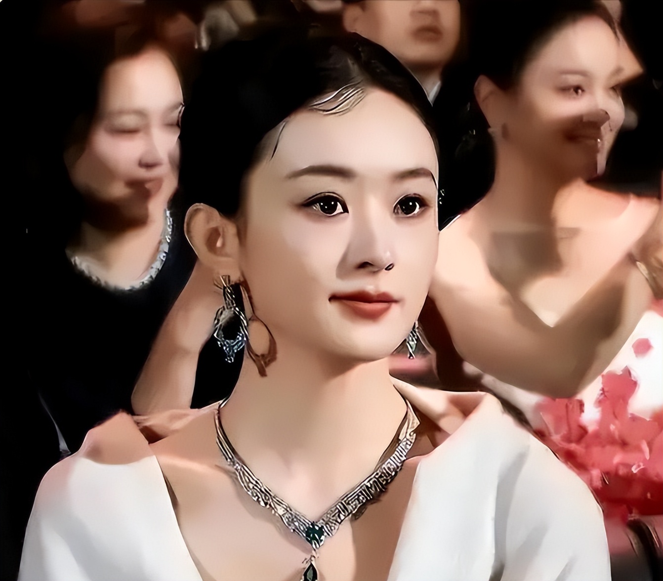 85花格局又变了！3人上桌、2人下桌，杨幂尴尬，赵丽颖赢麻了