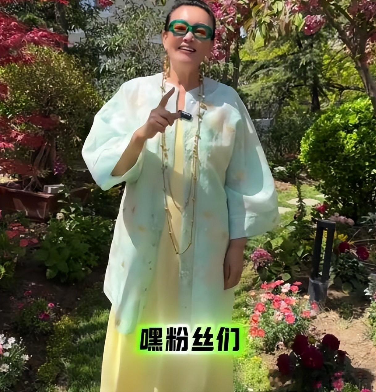 马筱梅带娃回京遭冷待，含泪直播诉苦，张兰3个动作，矛盾或升级