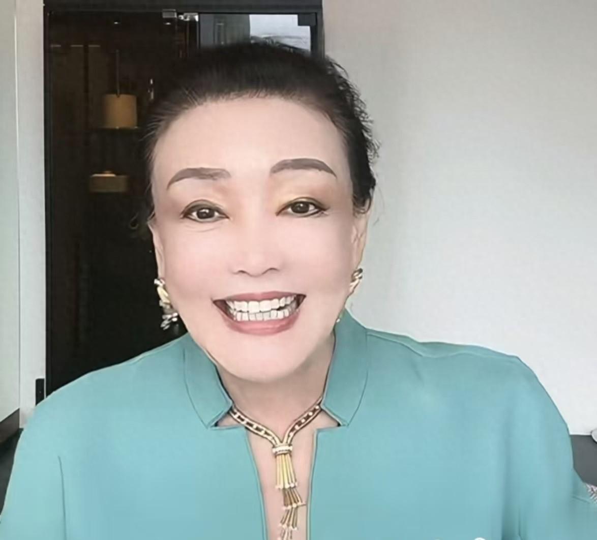 筱梅妈妈没去照顾筱梅和宝宝 在家专心为箖玥做饭！被赞胜似亲姥姥