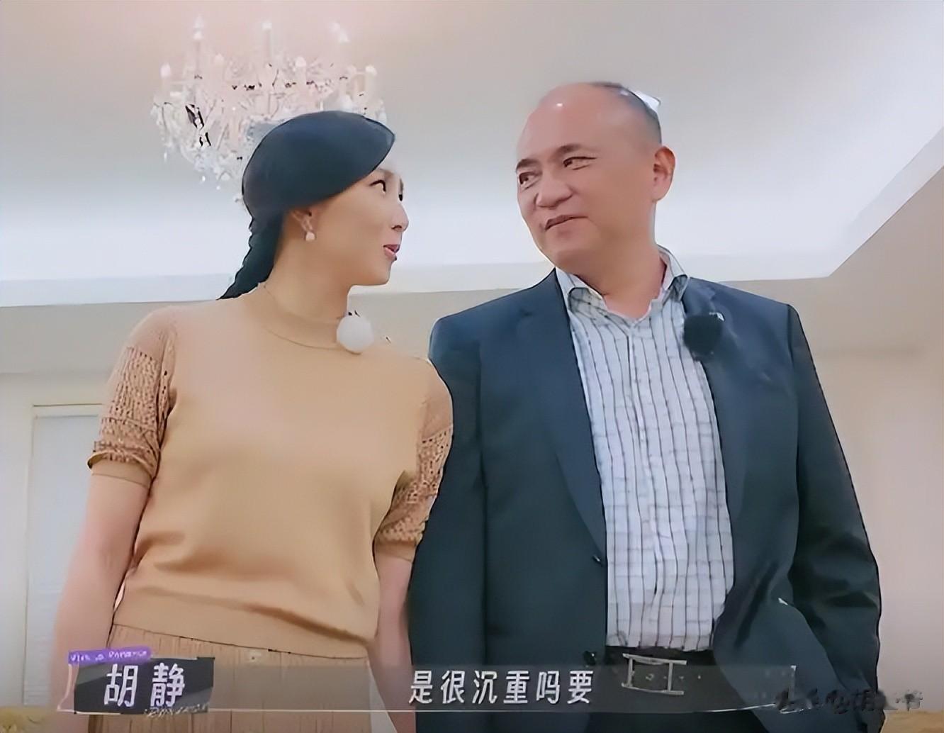 48岁胡静回云南娘家被偶遇！生图脸部馒化明显，未见富豪老公陪同