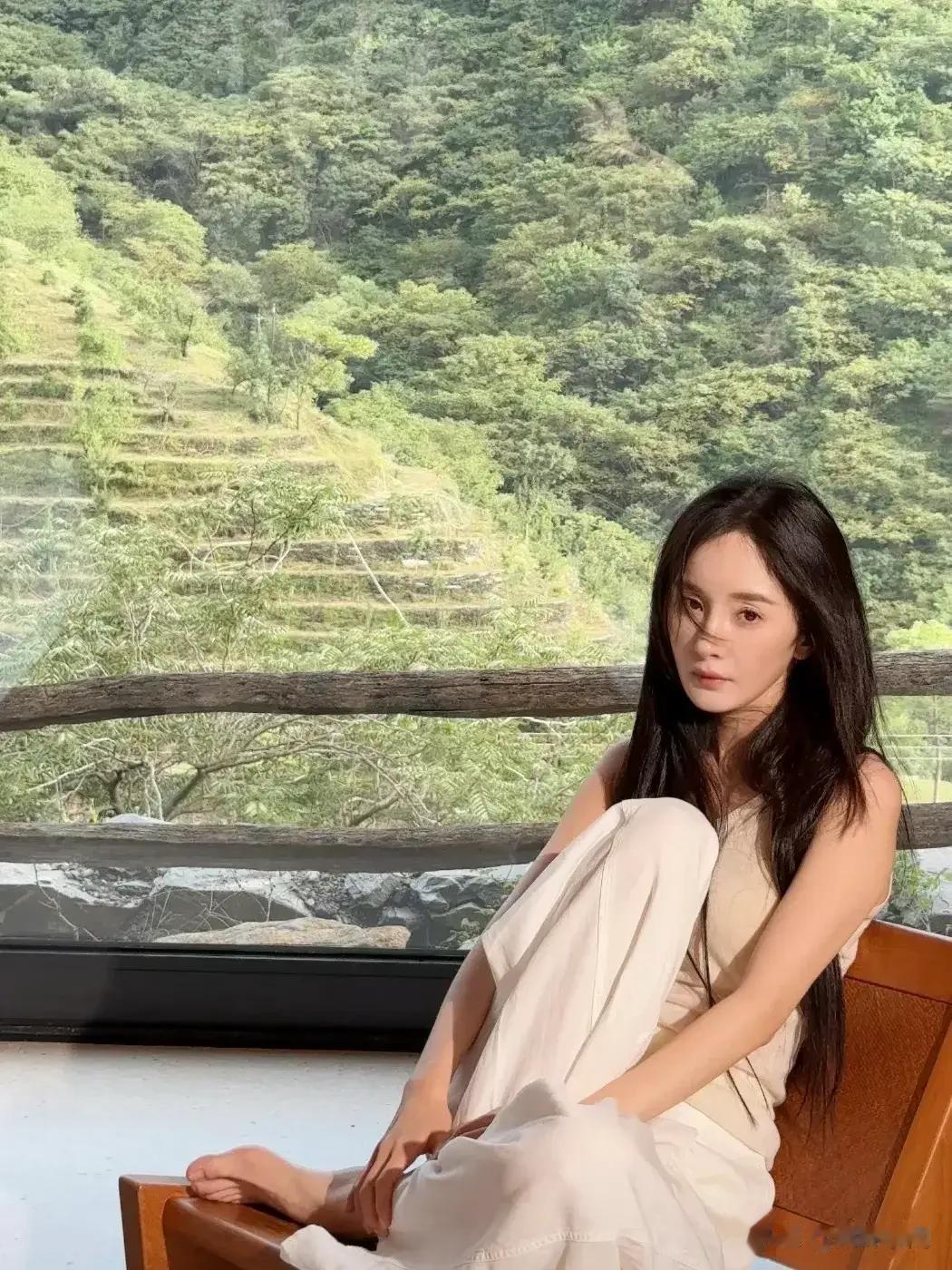 杨幂连脚丫子都是香香的!