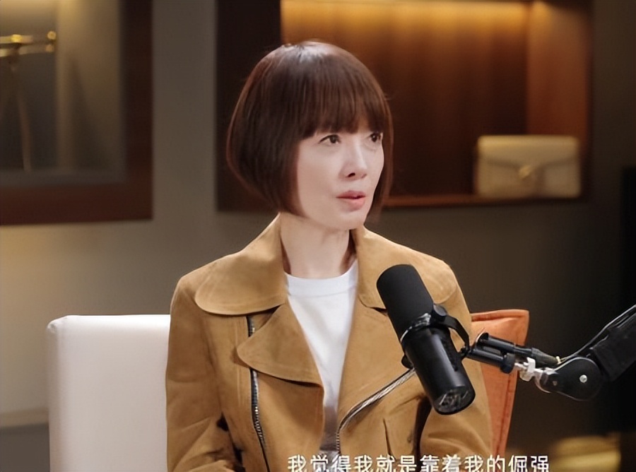 55岁“纸片人”鲁豫，与小19岁男友同居后变样，如今处境让人意外
