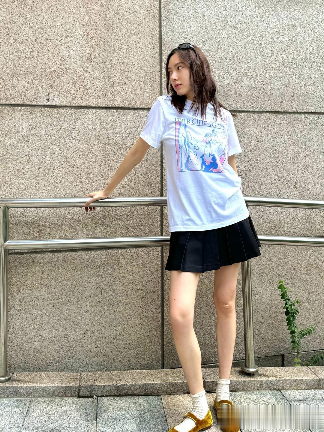 孙嘉灵私服美图集：高挑甜美的小姐姐。