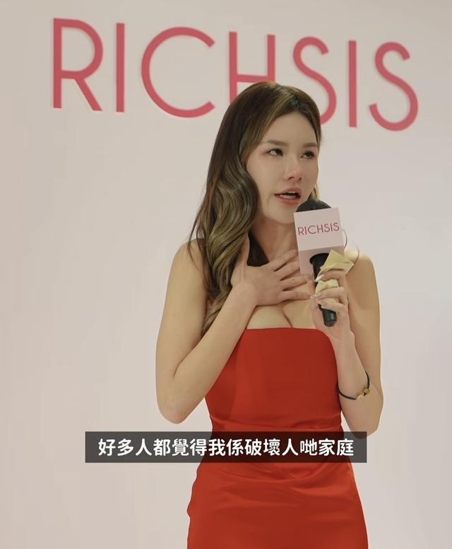 富商马清铿首度与情妇公开亮相，女方激动落泪，称想获得尊重很难