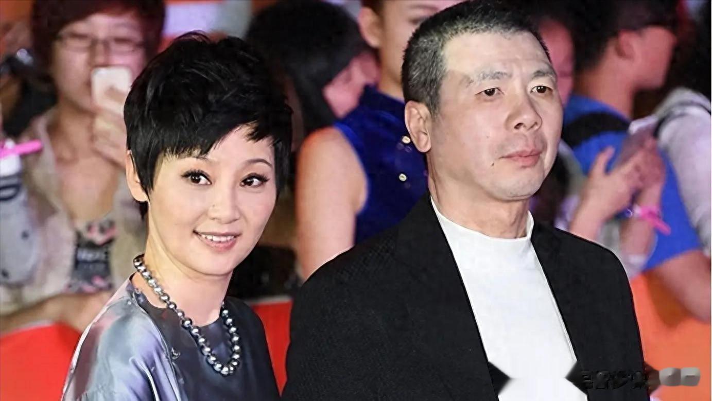 徐帆回应离婚5个月,冯小刚近况曝光,他的\小心思\再藏不住了