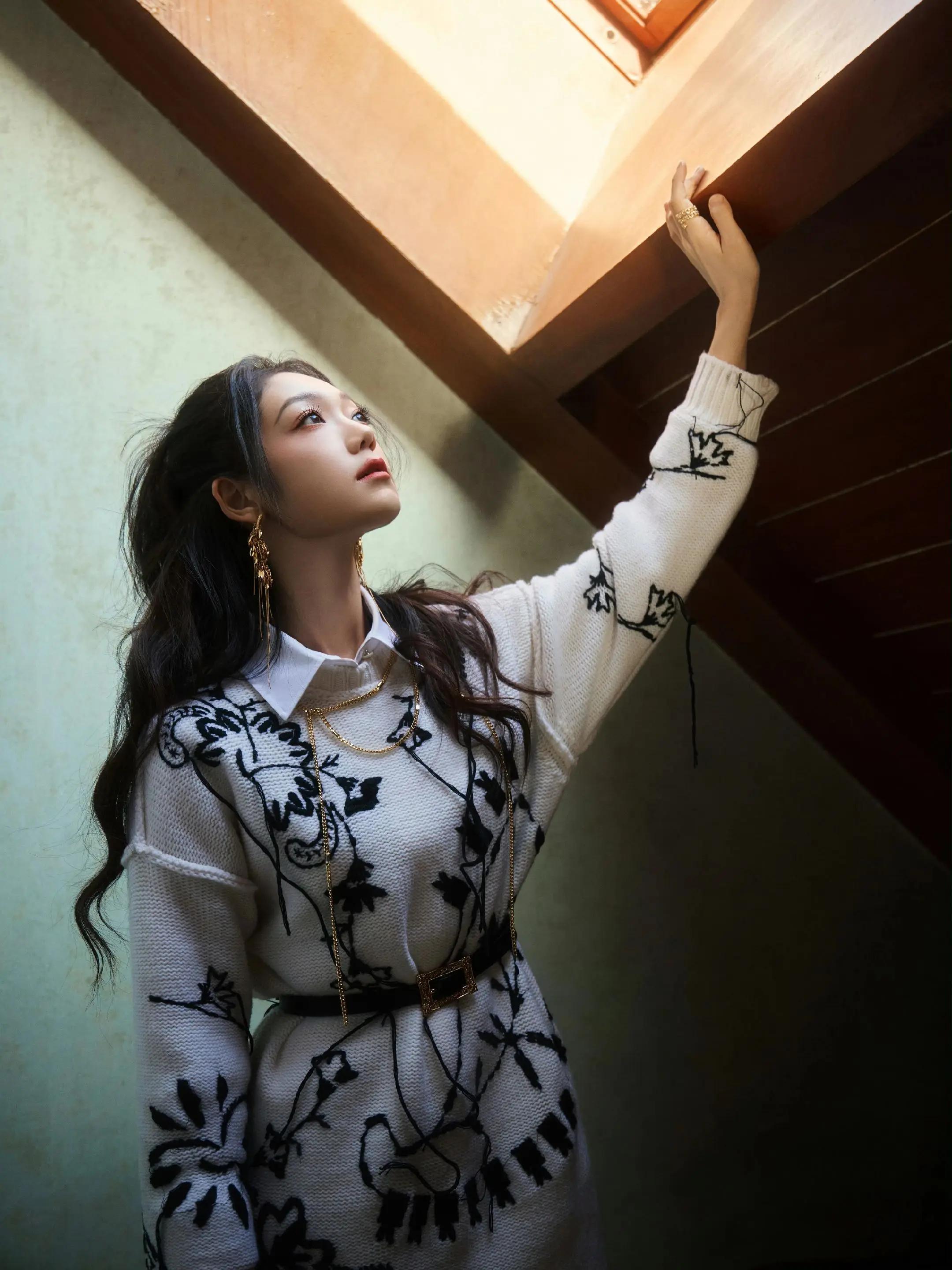 希林娜依高。看美女，心情好