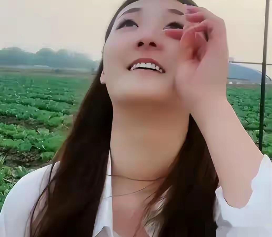 陈亚男与二婚丈夫秀恩爱，男方开通账号粉丝增多，还是留恋网络