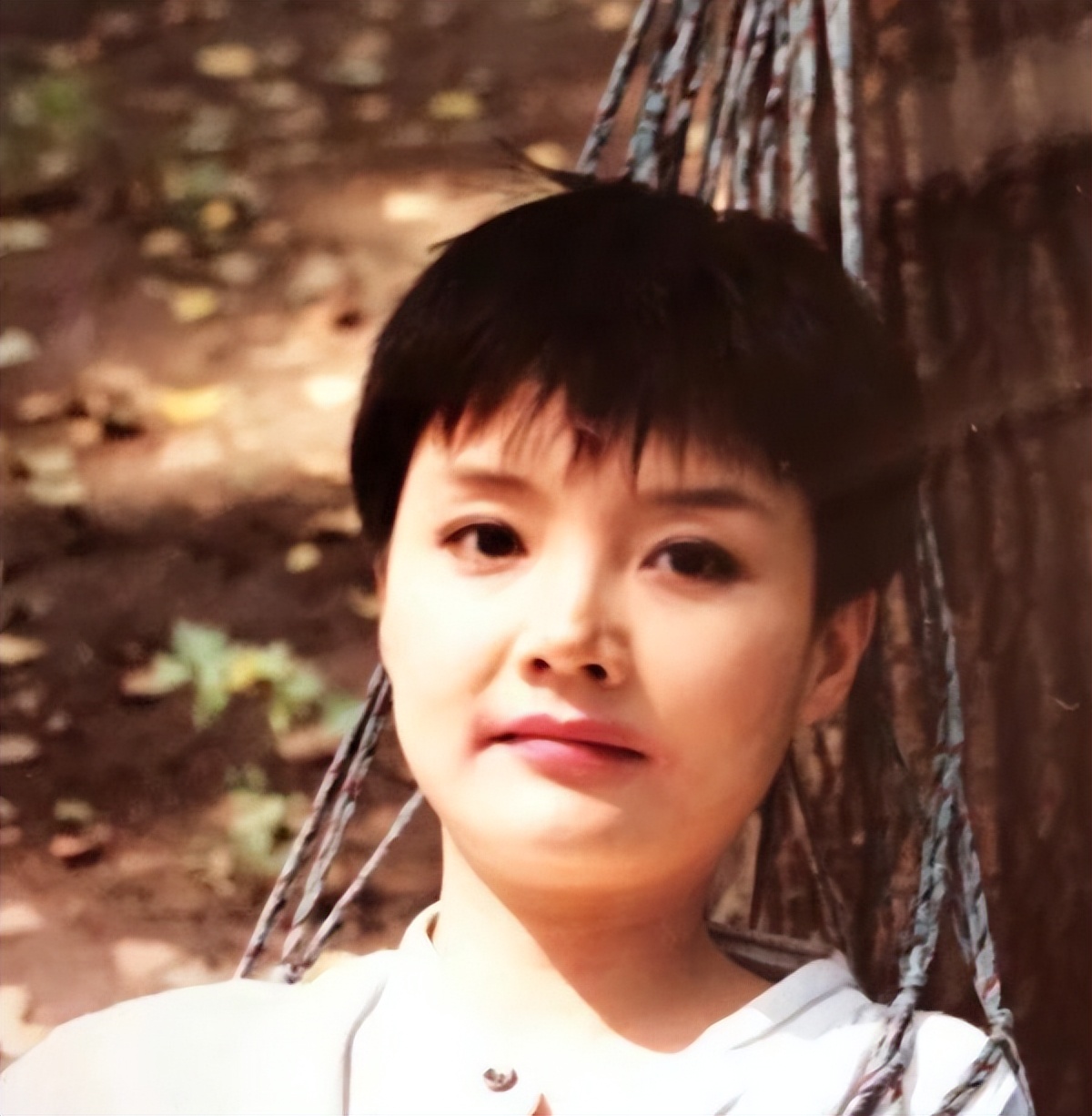 她11岁被导演看中,与名导同居多年被抛弃,童星出身却无人问津