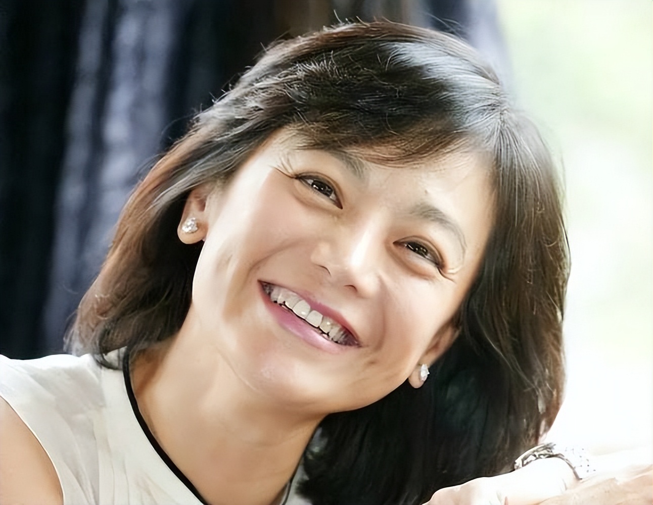 她插足富豪婚姻，37岁未婚先孕生下儿子，如今仍是香港顶级富婆