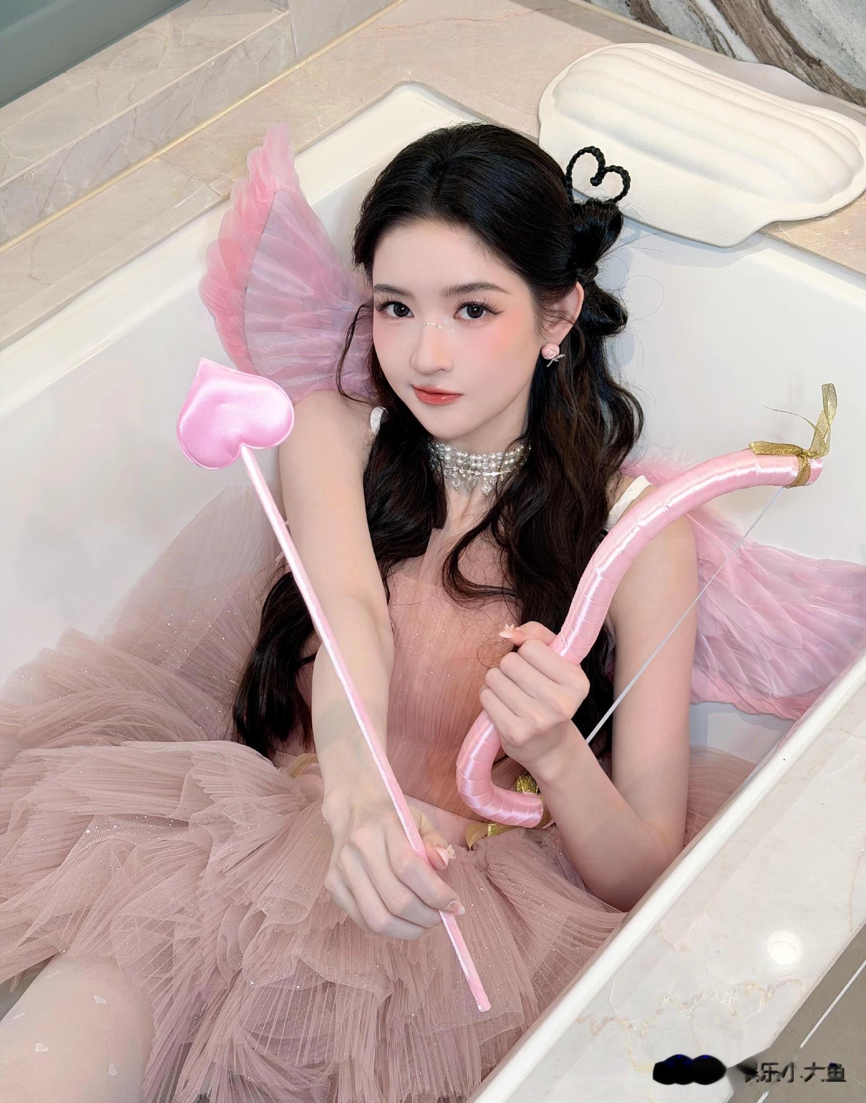 王玉雯小年分享美照，穿粉色公主裙，美得像童话里的主角！