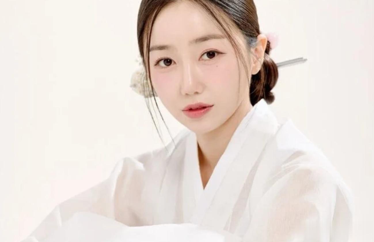韩国女星转行做算命师，面对镜头泪崩揭开内幕，曾是名校高材生