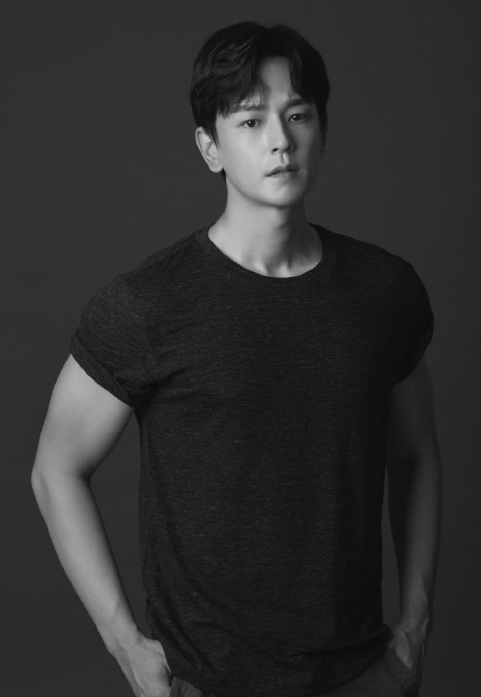 曾出演过《花样男子》的韩国演员林周焕，在物流中心从事体力劳动