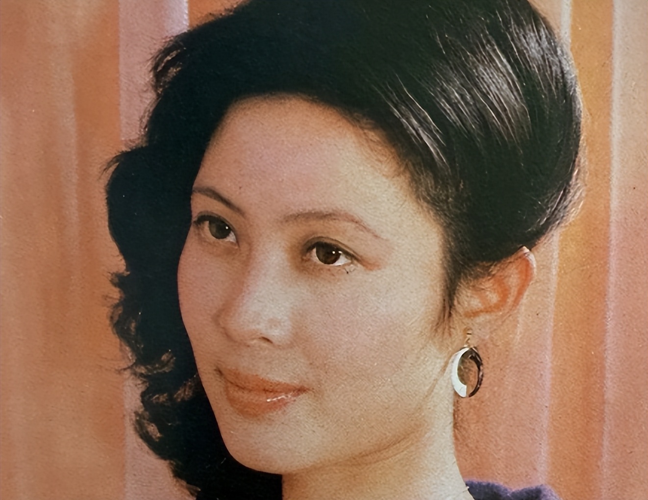 他因长得太帅,被张艺谋拒绝,结婚40年无绯闻,如今70岁无儿无女