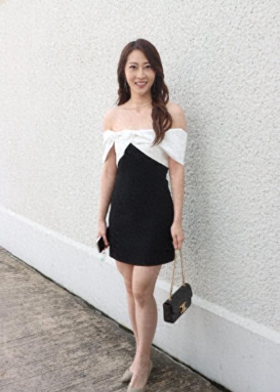 TVB外景主持突然消失，钢琴才女拍写真自证，她到底做错了什么？