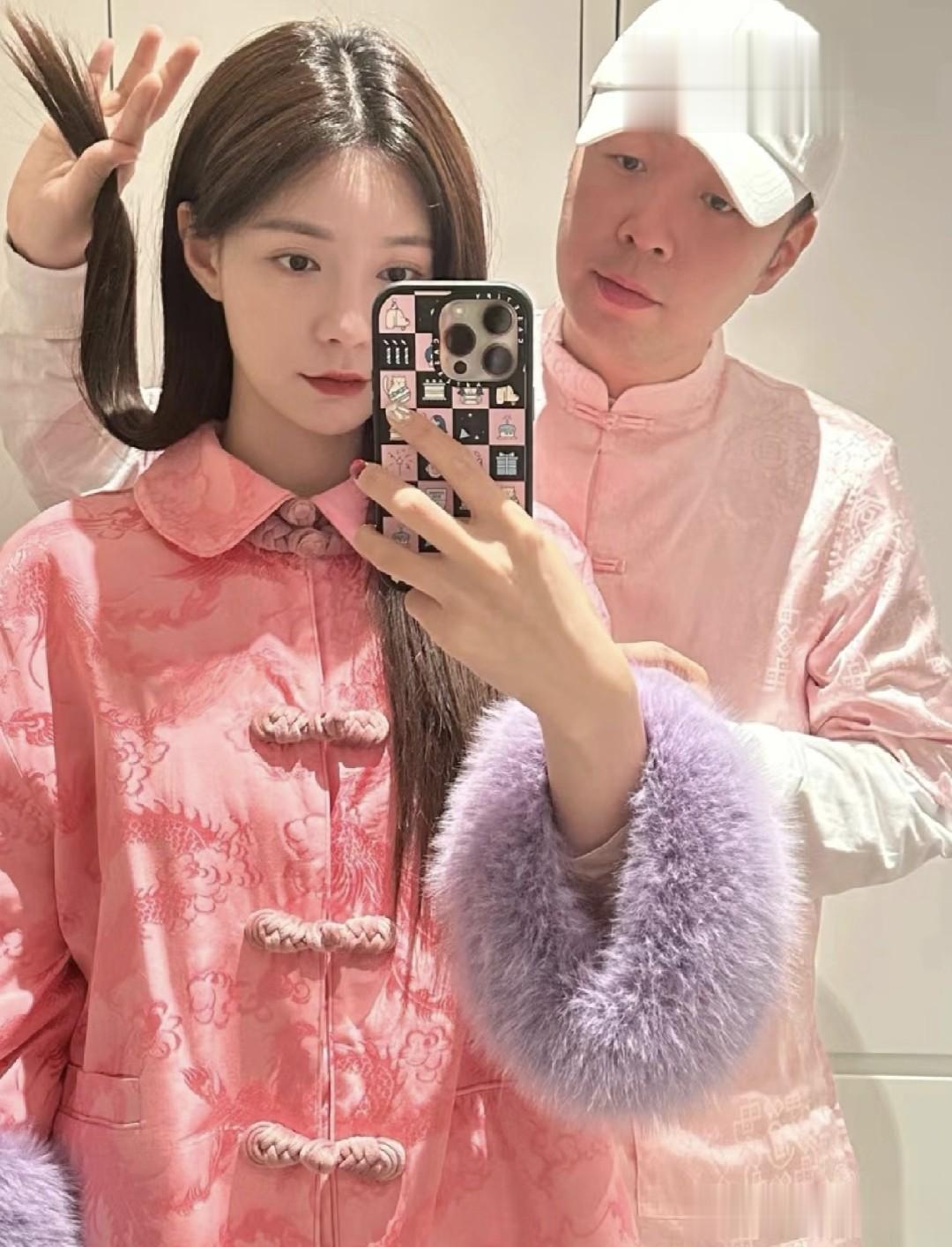 沈梦辰带婆婆见70岁殷秀梅,海涛妈妈激动落泪,那英也给面子合影