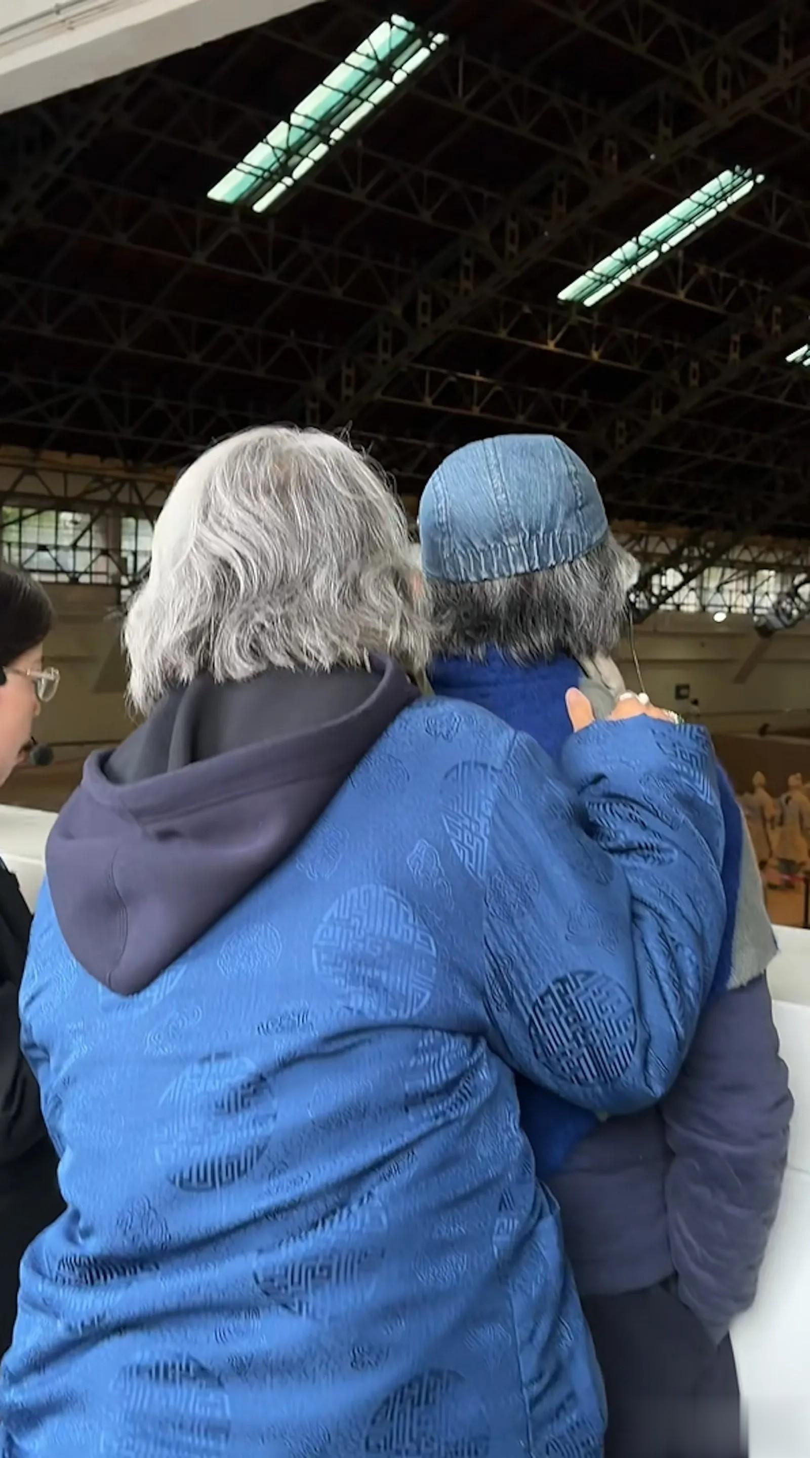 78岁林子祥被叶蒨文“黏着走” 婚近30年还像热恋