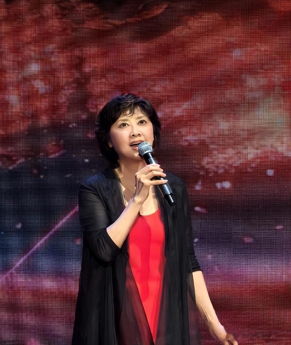 朱琳：曾红极一时，二婚嫁给普通丈夫，却因一个错误决定遗憾终生