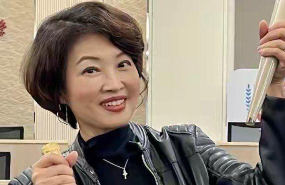 56岁女主持离世，住院前1周还在录新闻！从确诊到离世仅29天