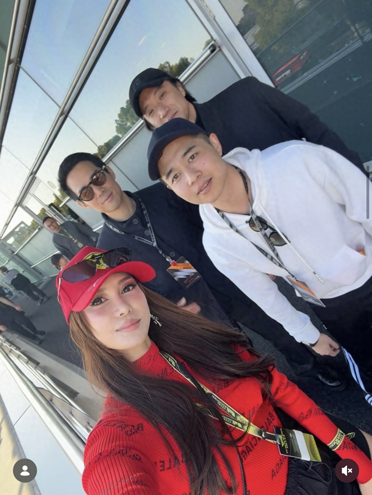 香港富二代齐聚上海F1，林心儿同框何猷亨，谢霆锋穿皮衣双手插袋