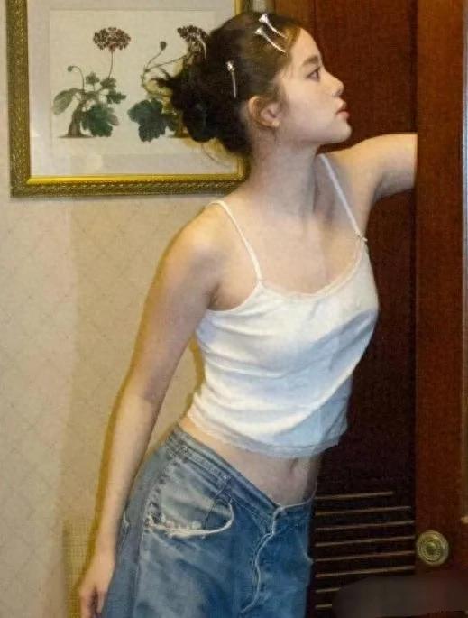 看欧阳娜娜的私下穿搭，简单单品也能被她穿出高级感 ???