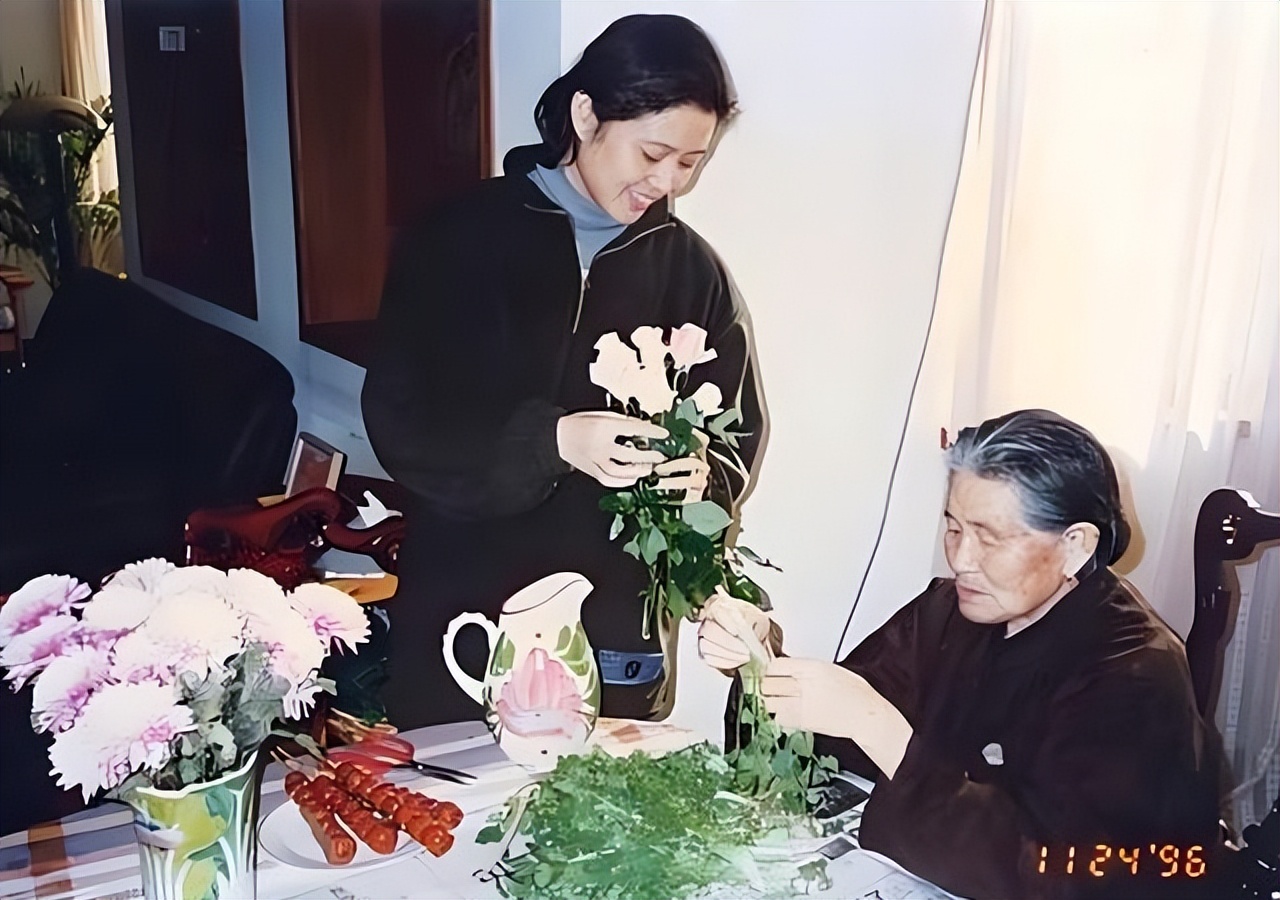 倪萍：父亲到死我都没喊他一声“爸”，母亲的仇恨教育刻骨铭心