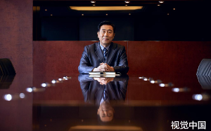 副县长被县委书记和县长疯狂打压，他妻子当副市长后，这俩人立马怂了