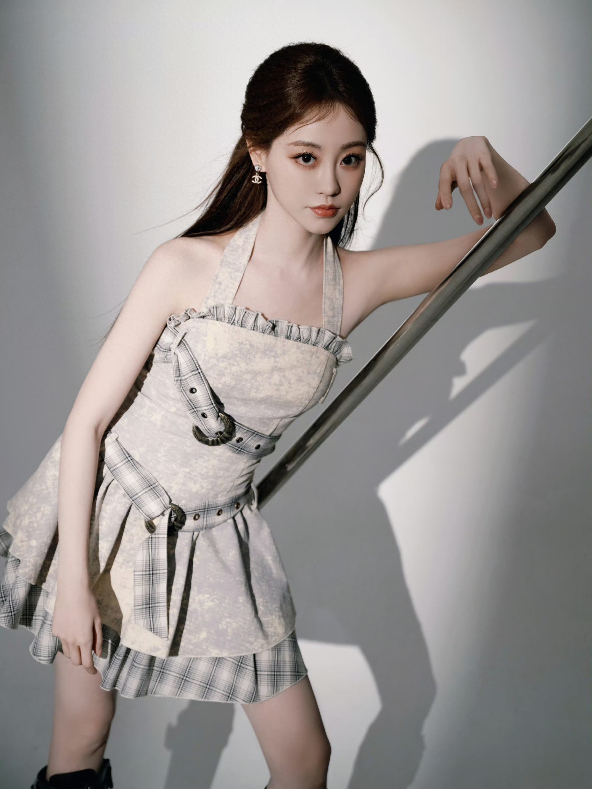 祝绪丹挂颈连衣裙