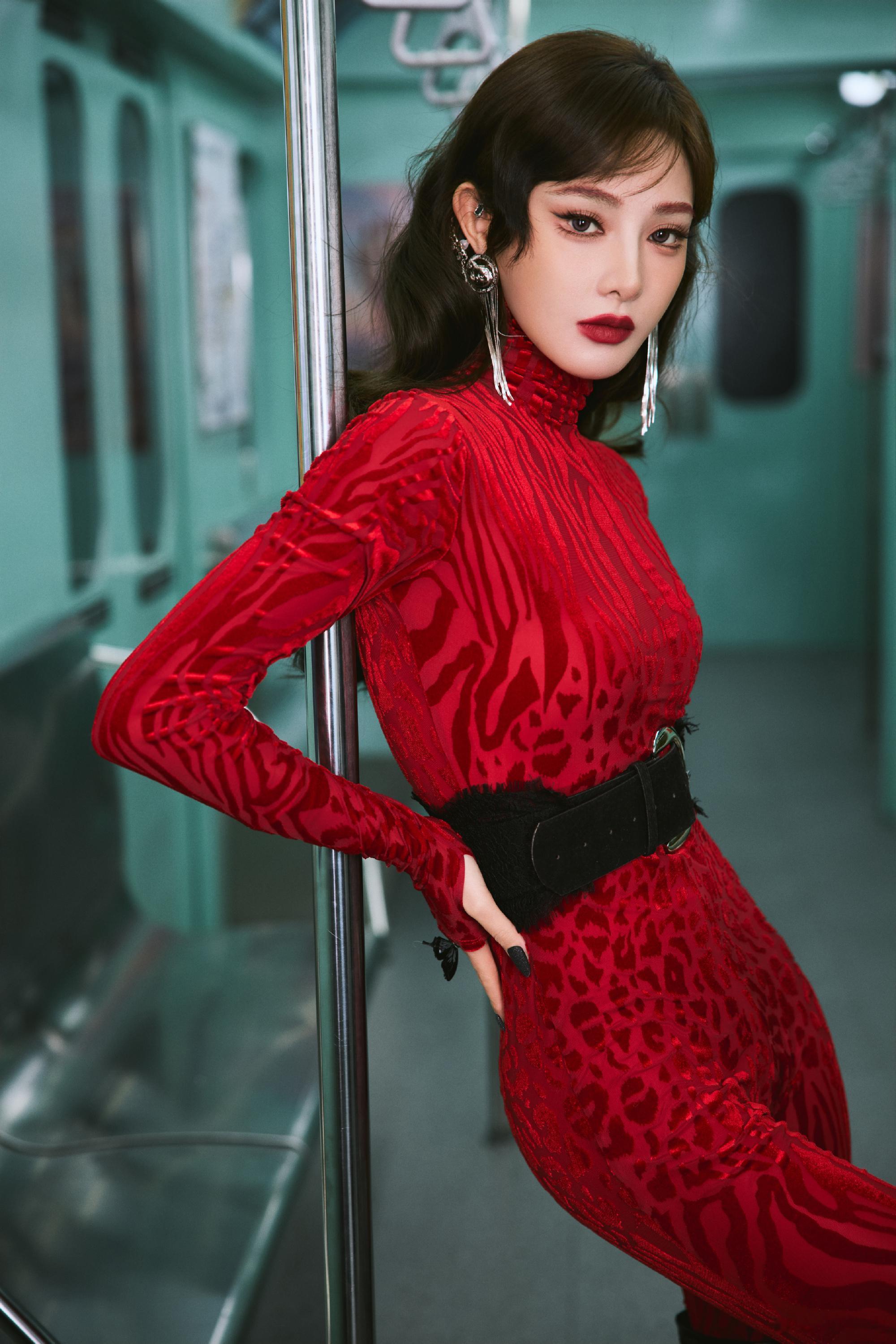彭小苒 妖艳又耀眼！