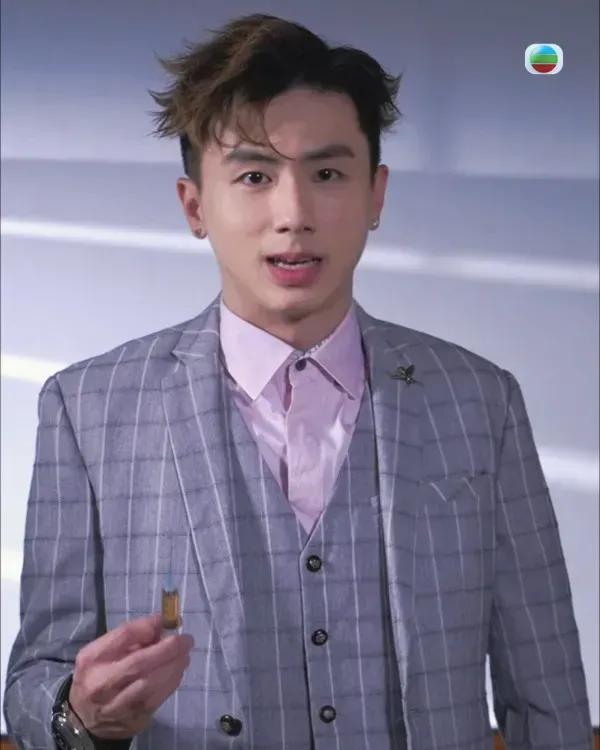 TVB男星丘梓谦宣布与拍拖12年港姐女友正式分手,双方再见亦是朋友