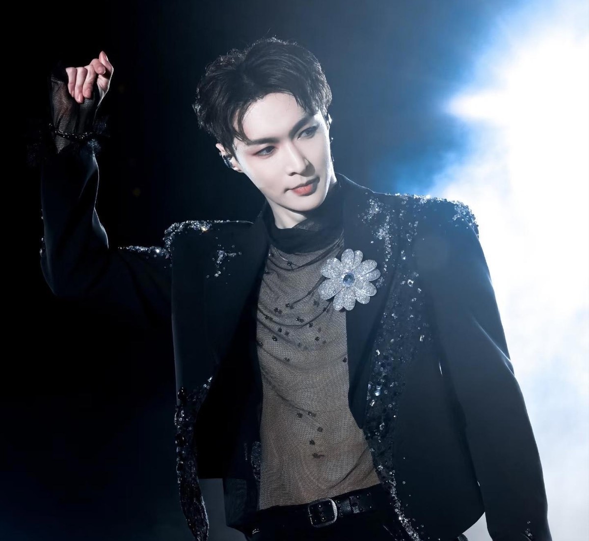 张艺兴被大V继续曝光，多次无视规定，没有报备在敏感时期去日韩