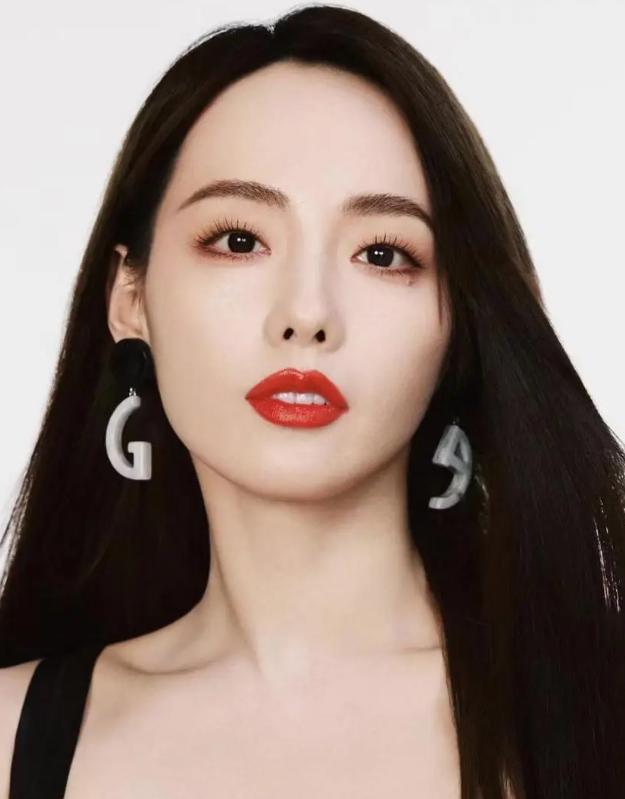 上嫁吞针！“小三”成功上位，买超全家认可，张嘉倪的体面成笑话