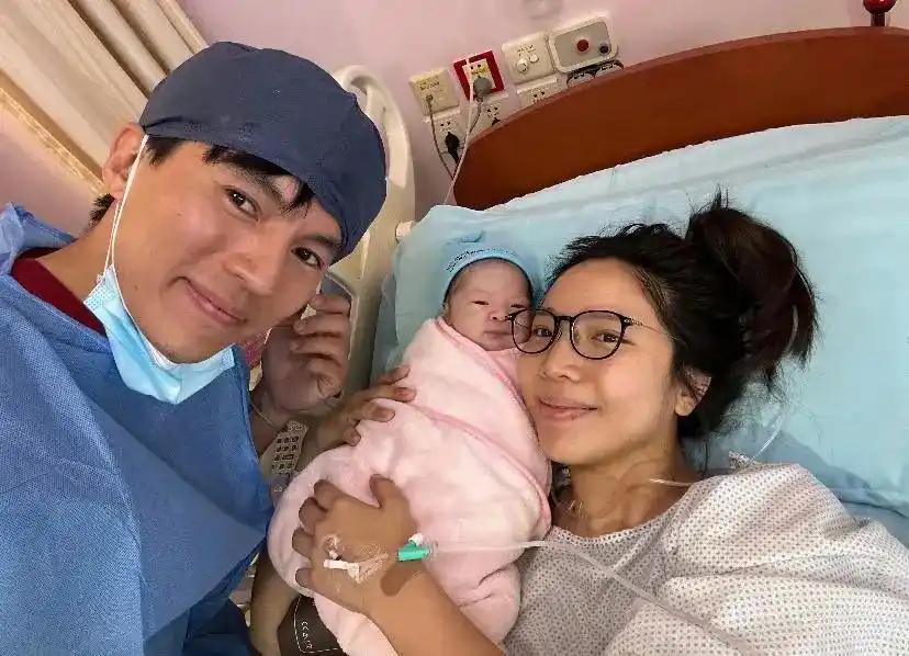 张婉婷回应离婚，回避式调侃自己未承认婚变，称宋宁峰已受到惩罚