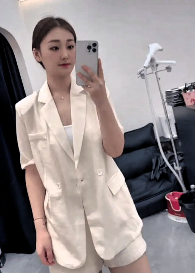 陈亚男二婚订婚！新郎不是富二代，个子不高却很靠谱，这次别作了