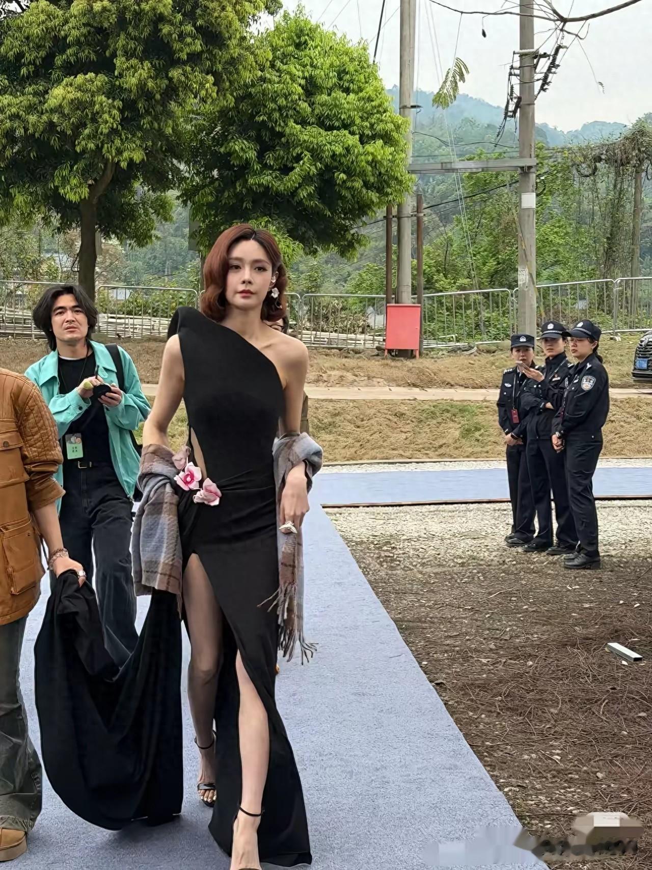 一直不理解她是怎么看上杜海涛的
