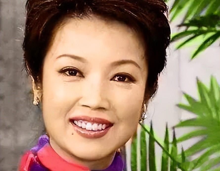 与蔡国庆是青梅竹马，照顾瘫痪父亲11年，如今黄薇终于苦尽甘来了