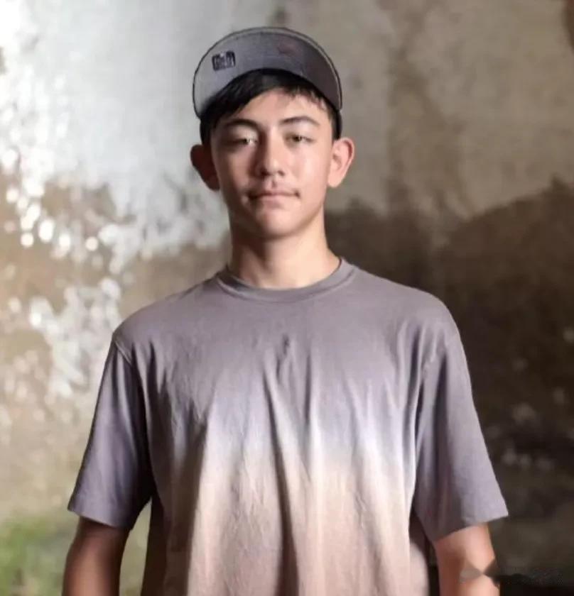 刘烨多次内涵黄渤女儿丑，如今儿子近照被嘲长残，回旋镖来了吧