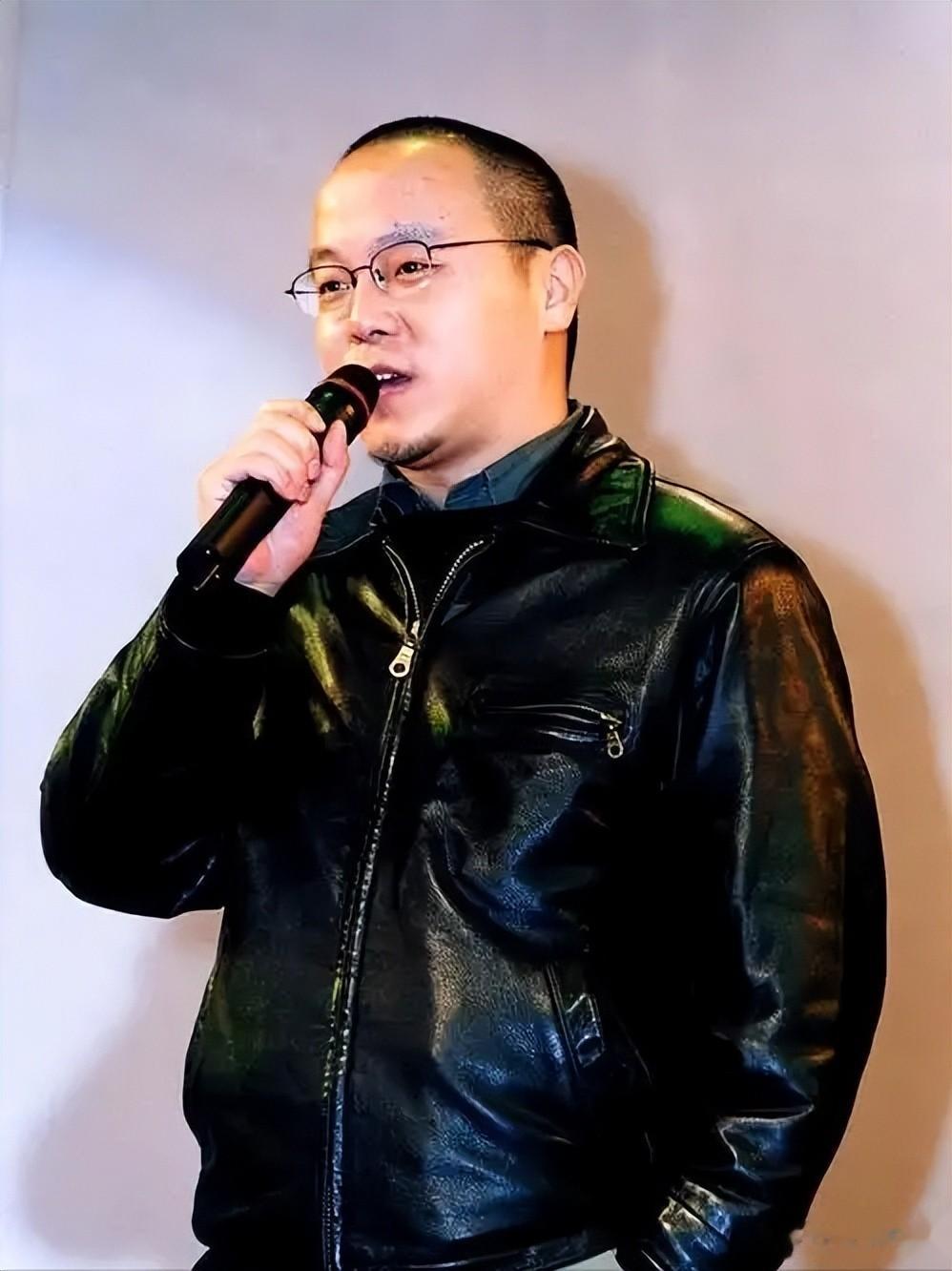 窦靖童：我妈钱多到用不完，但穷苦潦倒的爸爸，成了我如今的心病