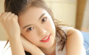 我的继母表面贤惠，实则心狠手辣。她从小捧杀我，让我成为叛逆女子，甚至逼我嫁给京城第一纨绔