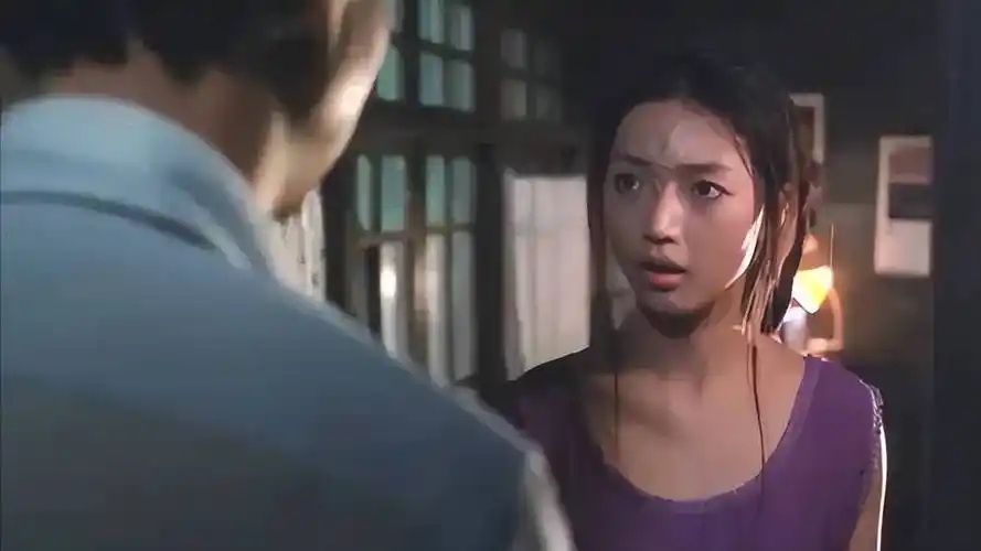 原来他们是两口子，相差20岁，丈夫是导演，为妻子量身定做女主角