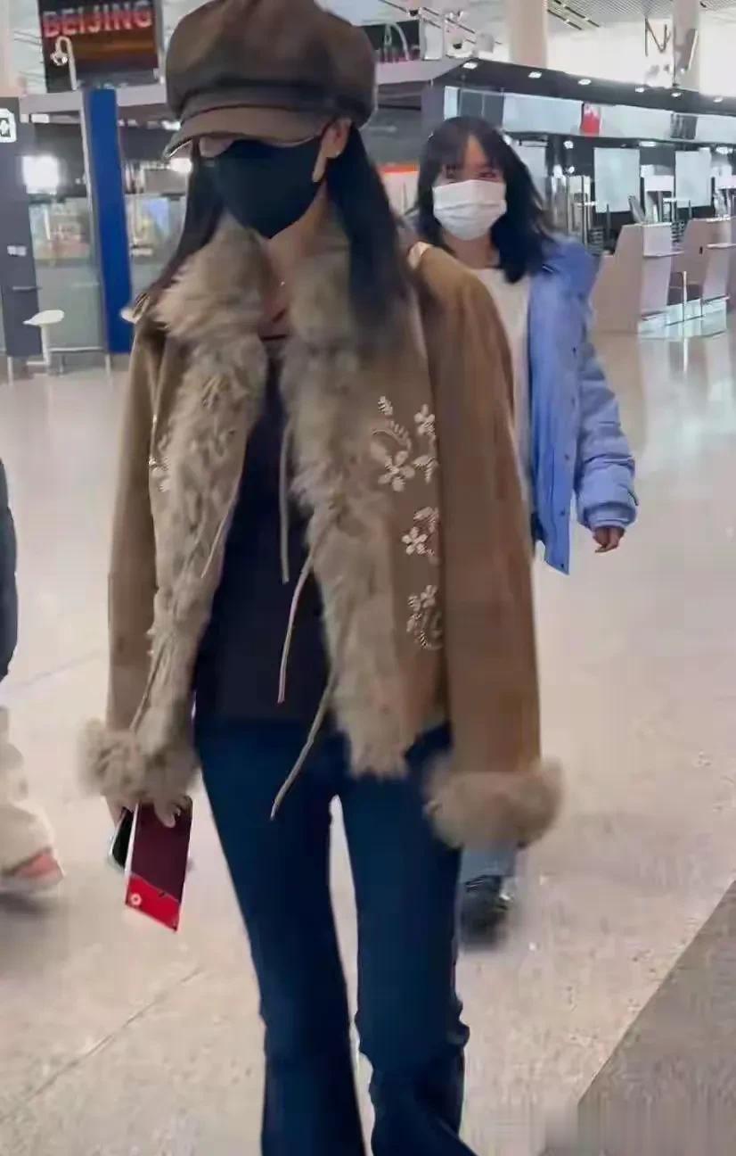 白鹿曾舜晞四人又出国了，娱乐圈少见的真朋友私下聚得比拍戏还勤