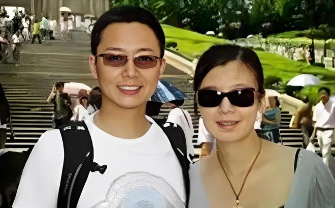 让我们将时光倒回上世纪九十年代初，彼时的刘奕君尚未启用现名，本名刘岷