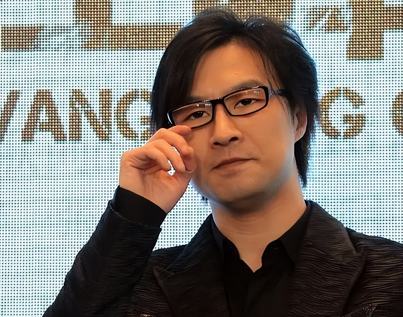汪峰做梦也没想到，抚养权变更后，女儿醒醒竟成章子怡的“靠山”