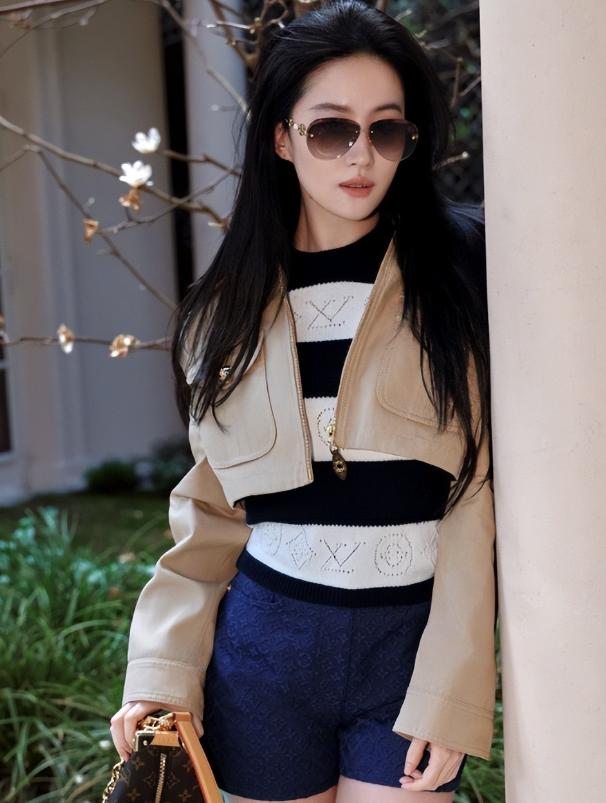 刘亦菲现实长什么样？路人镜头才是“照妖镜”，王晶的话有人信了