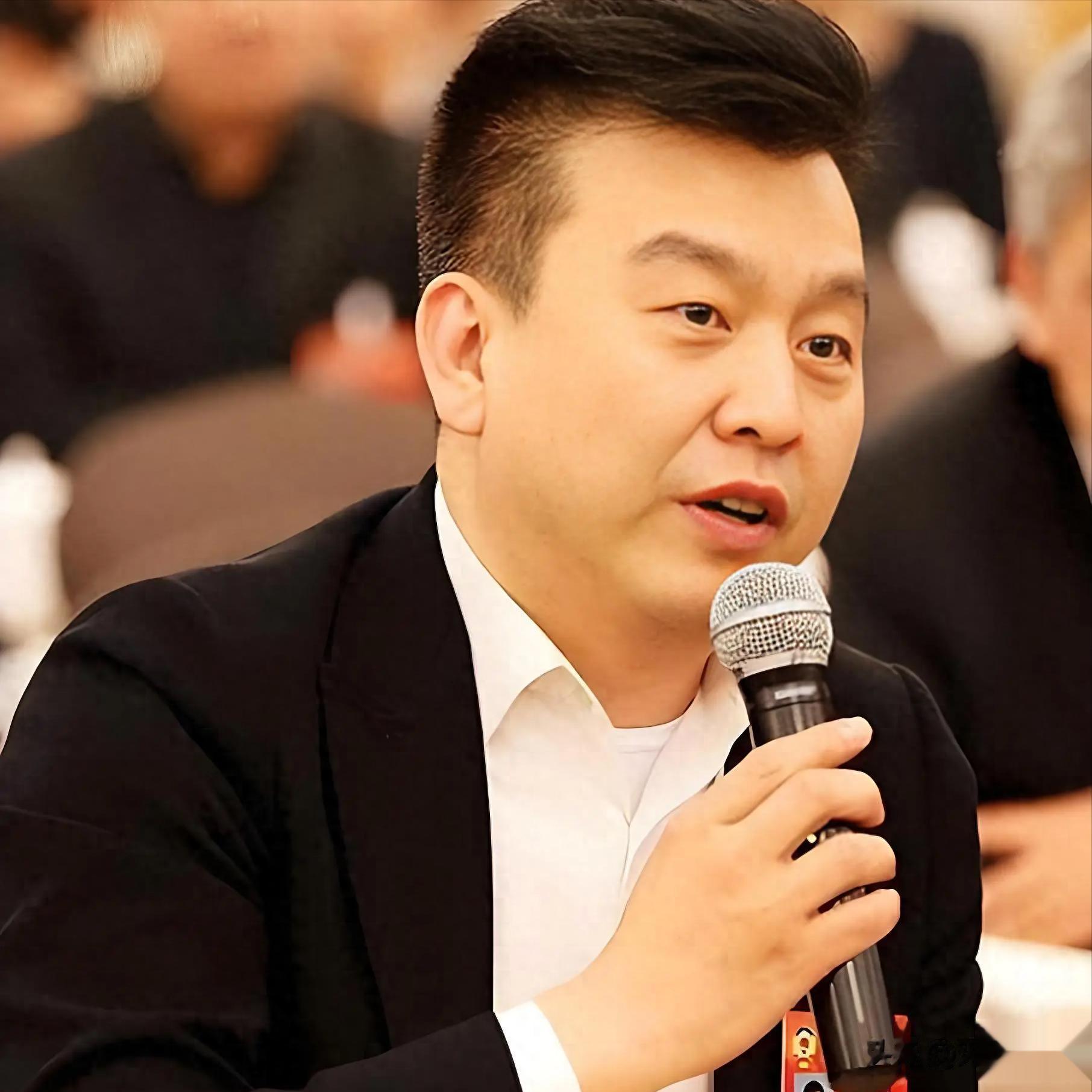 老婆跑了、儿子丢了、工作没了，主持人张泽群身上的谣言太荒唐