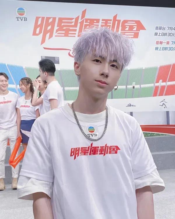 TVB男星丘梓谦宣布与拍拖12年港姐女友正式分手,双方再见亦是朋友